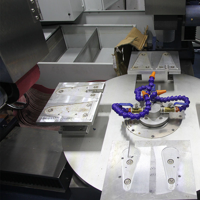 オーダーメイド CNC 磨き機 ロータリー メタル 表面 磨き アルミ Ss デブーリング 磨き機 トロールのために